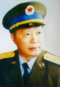 1946年12月出生于崇阳县肖岭白马.